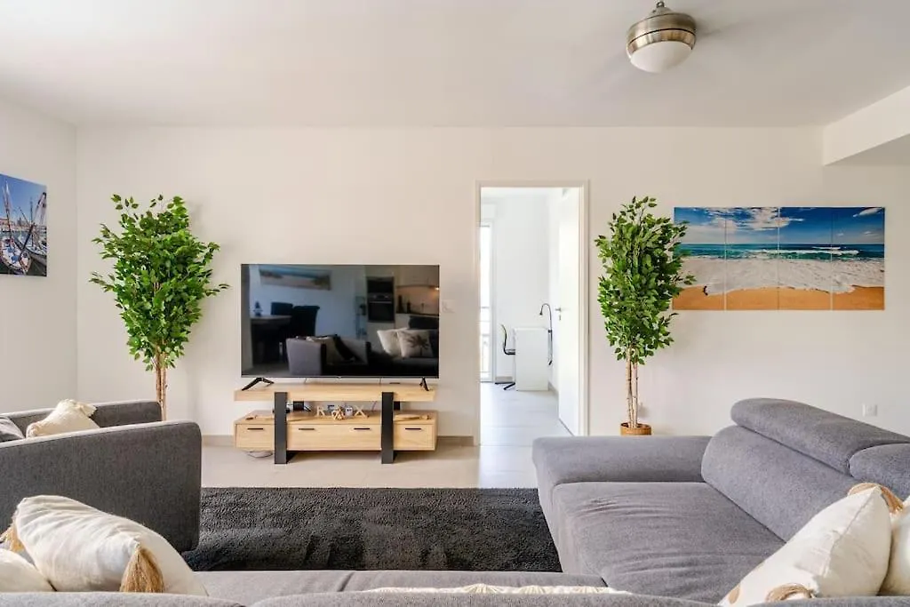 Newly Built Apartment With Pool, Walk To The Beach アンティーブ フランス