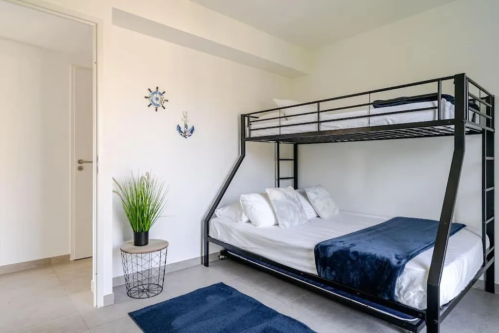 Newly Built Apartment With Pool, Walk To The Beach アンティーブ 0*,  フランス