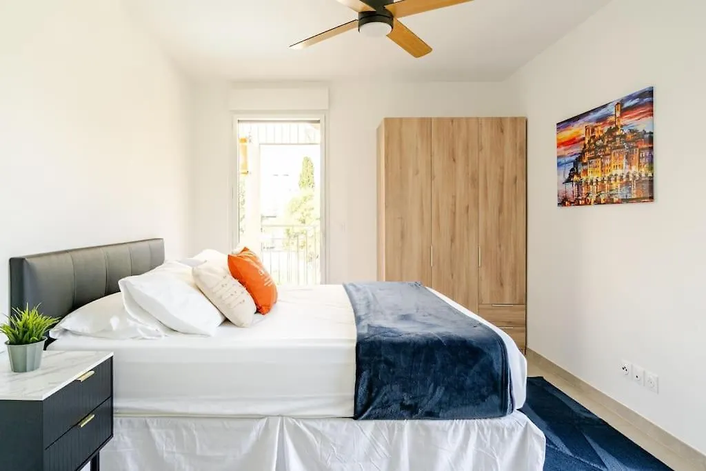 Newly Built Apartment With Pool, Walk To The Beach アンティーブ