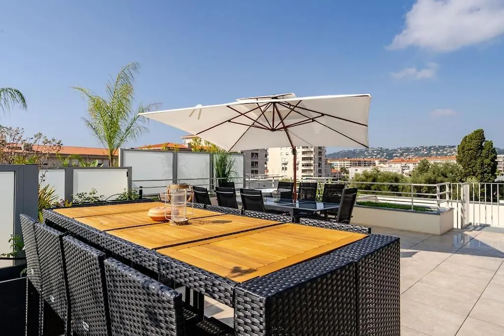 Newly Built Apartment With Pool, Walk To The Beach アンティーブ