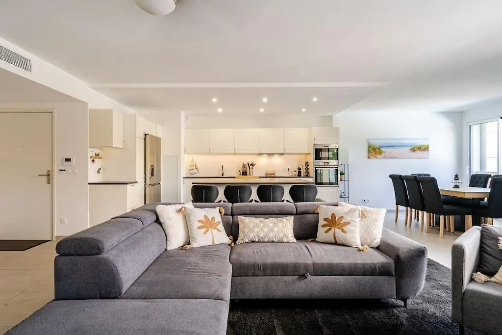Newly Built Apartment With Pool, Walk To The Beach アンティーブ 0*,  フランス
