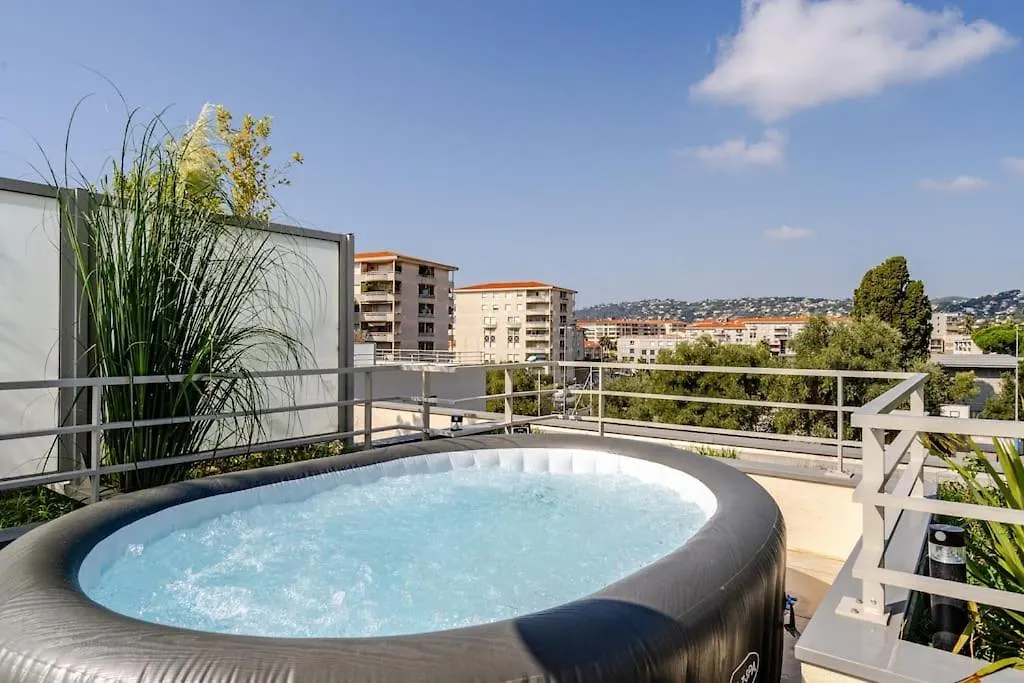 Newly Built Apartment With Pool, Walk To The Beach アンティーブ